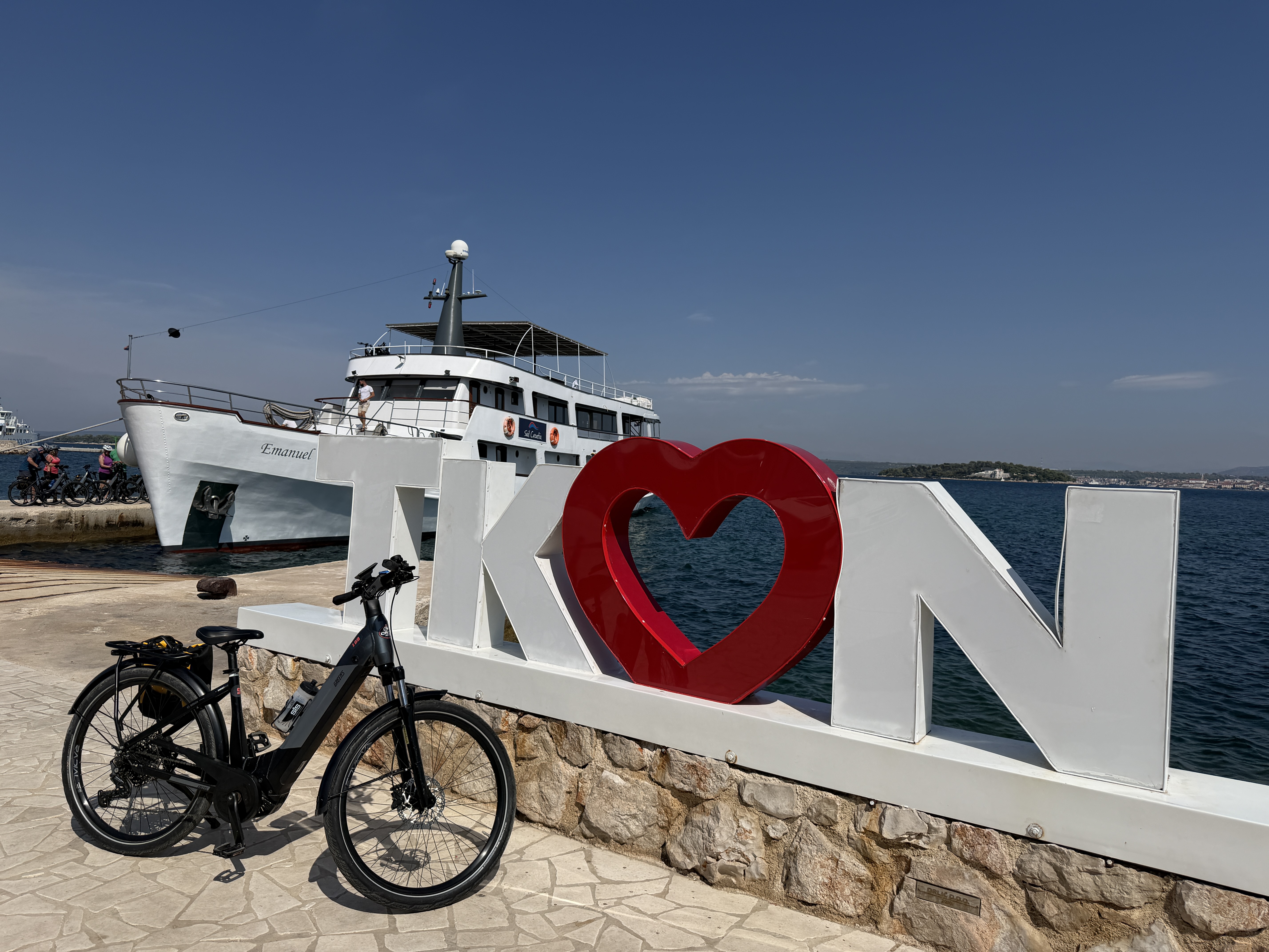 Pure pleasure cruise and fun cycling !