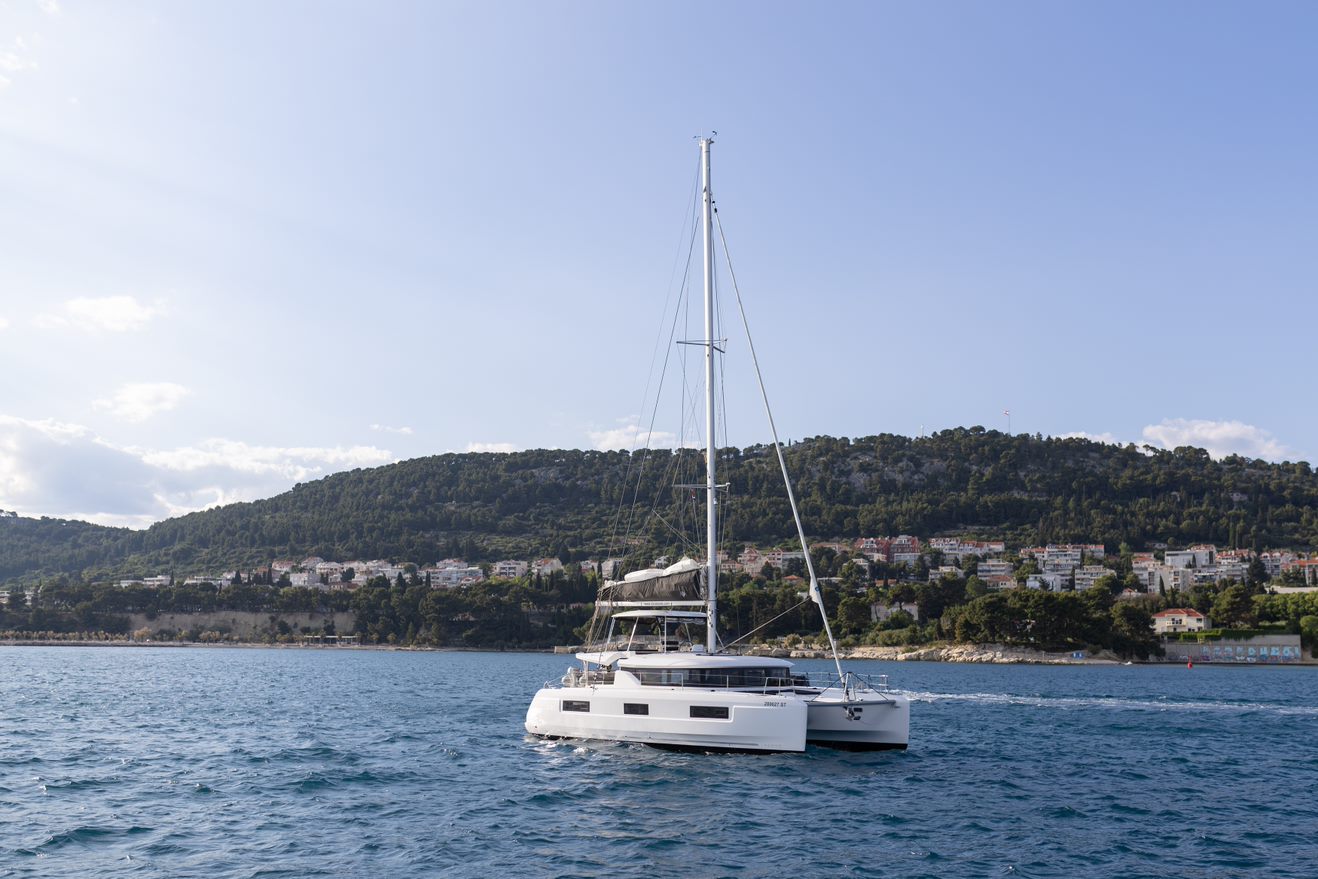 Lagoon 46  | Skyfall