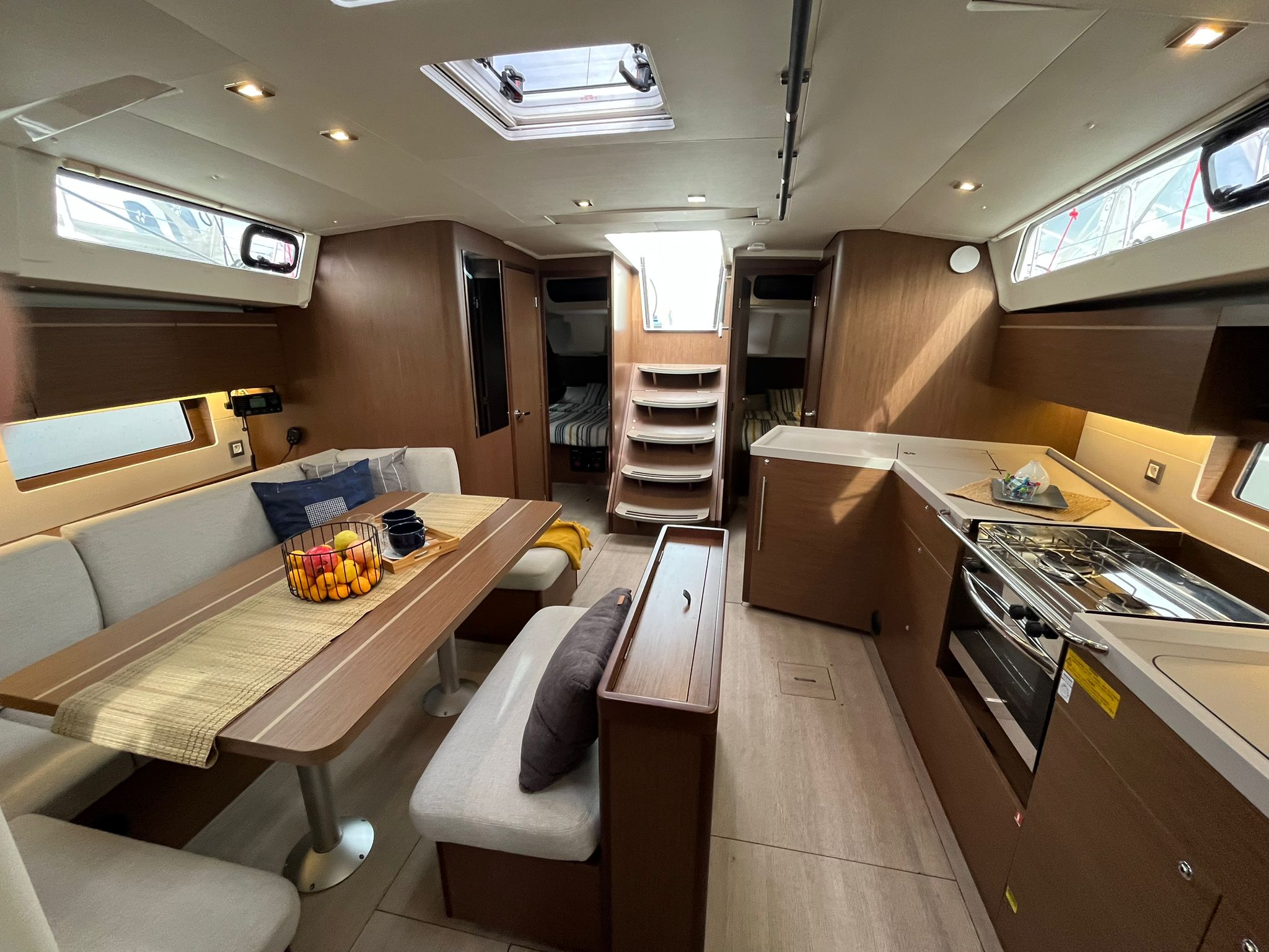 Oceanis 46.1 | Bumblebee